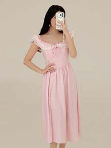 Yasmeen Edit Yasmeen Edit Gaun Wanita Warna Pink Muda dengan Detail Renda dan Bahu Terbuka, Gaun Pesta Teh Gaya Pondok Musim Panas, Gaun Tamu Pernikahan Elegan, Gaun Pesta Kebun dengan Potongan Ramping - Berwarna merah muda - View 3