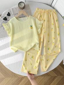 SHEIN 兒童青少年女孩 2 件套休閒寬鬆露肩短袖圓領檸檬刺繡紋理針織 T 恤與黃白拼接清新檸檬印花寬腿直筒長褲套裝 - 黃色 - 查看 3