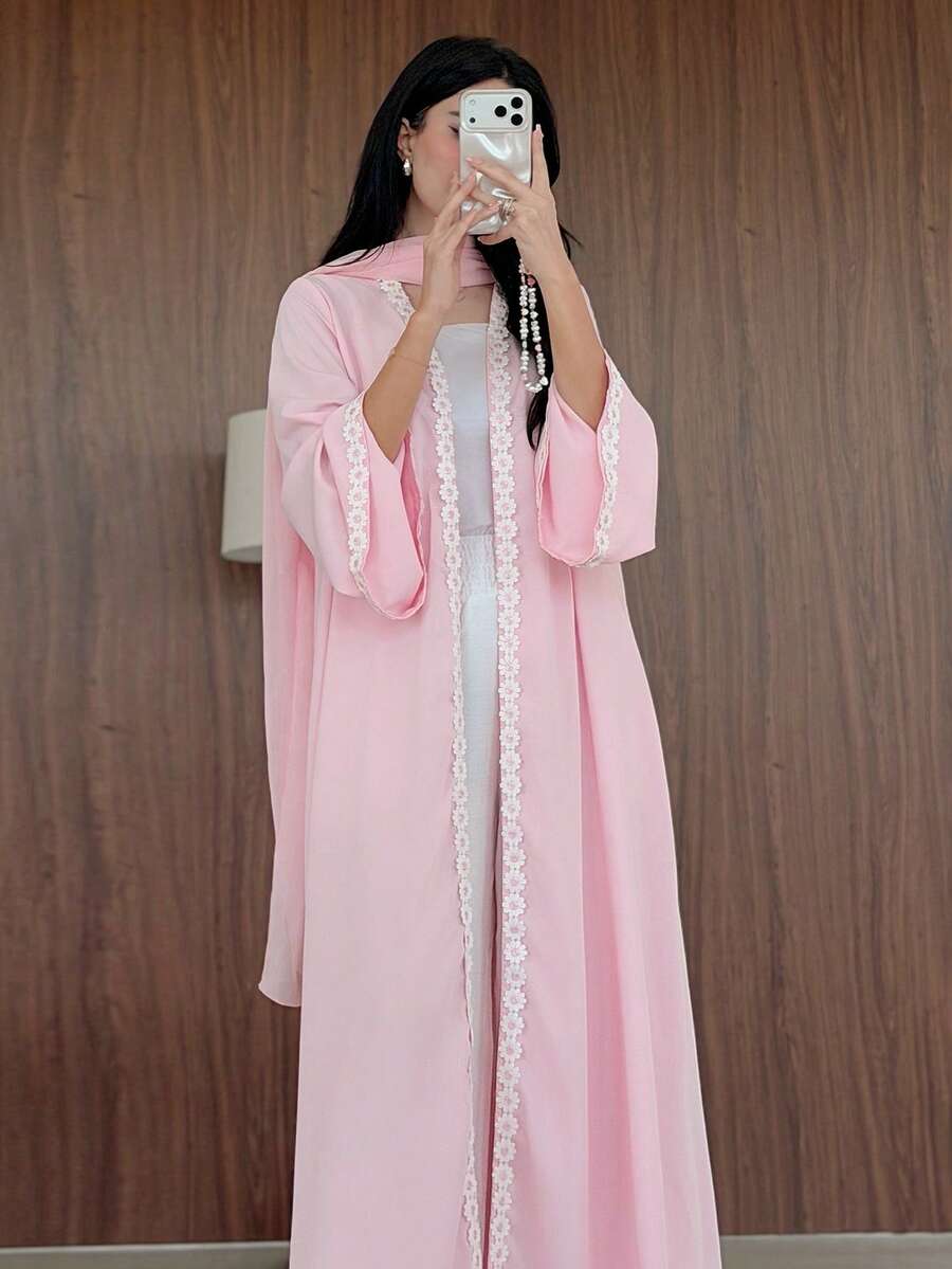 Yasmeen Edit Yasmeen Edit 優雅粉色與白色蕾絲飾邊拼接長袖喇叭袖雪紡頭巾式長袍女款度假穿搭