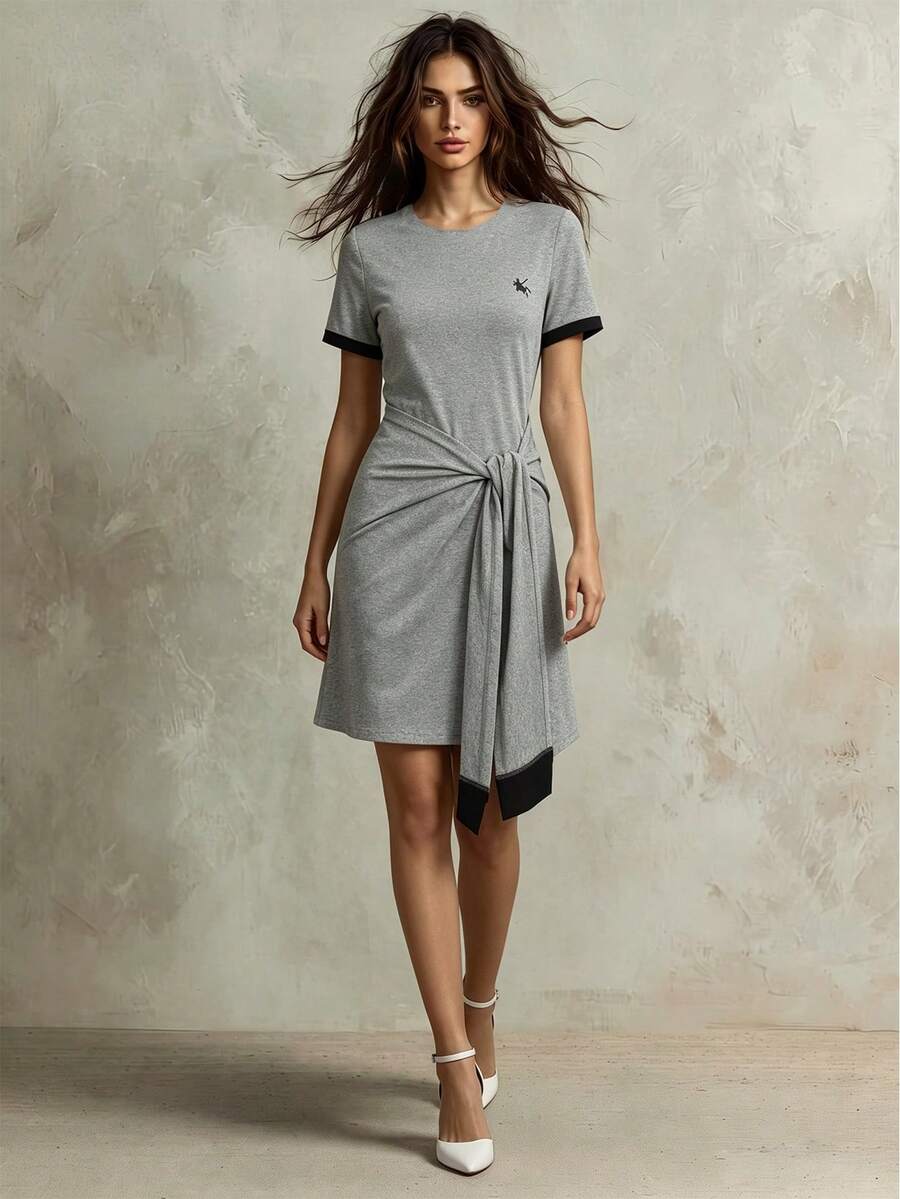 SHEIN Franclia Vestido Casual de Verão Feminino, Roupa de Praia, Vestido de Manga Curta Confortável e Versátil com Gola Redonda e Amarração no Pescoço Estampado - Cinza - Visão 1