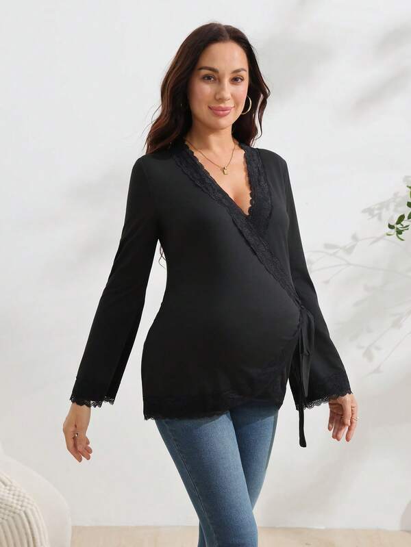 GentleRue Maternity Áo thun bầu dệt kim màu đen, mặc nhà thoải mái, cổ chữ V, thắt nơ chéo, tay dài loe, cổ tay ren, ôm dáng, thân áo phủ ren, hỗ trợ cho con bú