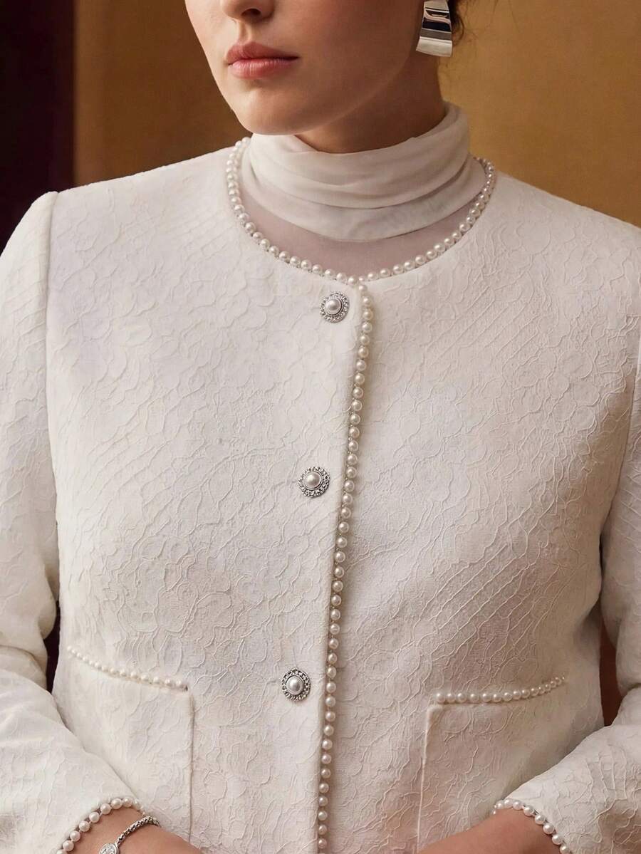 MOTF PREMIUM Damen Große Größen exquisite Perlenbesatz Spitzen-Patchwork Crop-Jacke, Herbst/Winter - Weiss - Übersicht 1