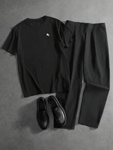 Manfinity Homme 男士休閒時尚正式刺繡短袖T恤套裝，外出必備，送給家人和男友的禮物 - 黑色 - 查看 1