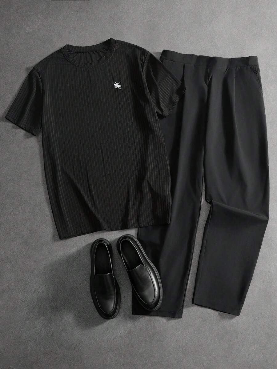Manfinity Homme 男士休閒時尚正式刺繡短袖T恤套裝,外出必備,送給家人和男友的禮物 - 黑色 - 查看 1