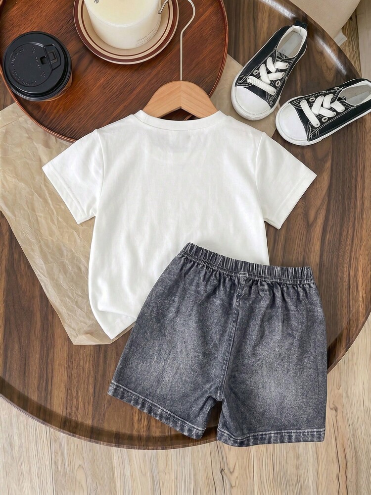 SHEIN Setelan Anak Laki-Laki 2 Potong Gaya Jalanan Kasual Motif Geometris Katun Campuran Putih Lembut, Kaos Lengan Pendek dan Celana Pendek Motif Denim Imitasi, Cocok untuk Pakaian Kasual Sehari-hari di Musim Panas, Liburan Pantai, Gaya Jalanan Kasual, dan Perjalanan Harian - Dark Grey - View 2