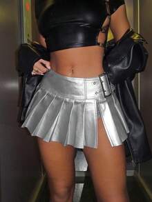 SHEIN ICON Falda plateada plisada de PU con detalles de hebilla, cintura baja metálica - Plateado - Ver 3