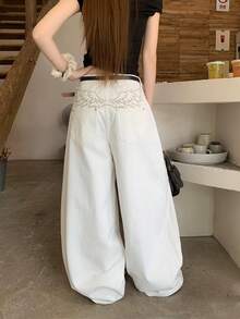 Dazy Tall Celana Jeans Wanita Longgar Putih Kasual Model Lurus dengan Hiasan Bordir di Bagian Belakang (Atasan Lucu) - Putih - View 8