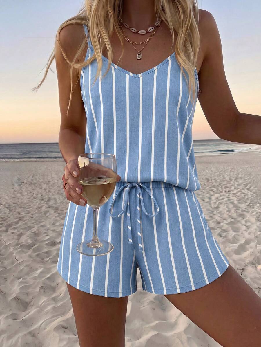 SHEIN LUNE طقم كاجوال بسيط من قطعتين للنساء بحمالات رفيعة وياقة على شكل حرف V وشورت - متعدد الألوان - مشاهدة 1