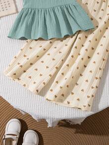 SHEIN Genkimix Kids 女童 2 件套，純色上衣與愛心印花長褲套裝，可愛春/夏外出與度假穿搭 - 綠色 - 查看 6