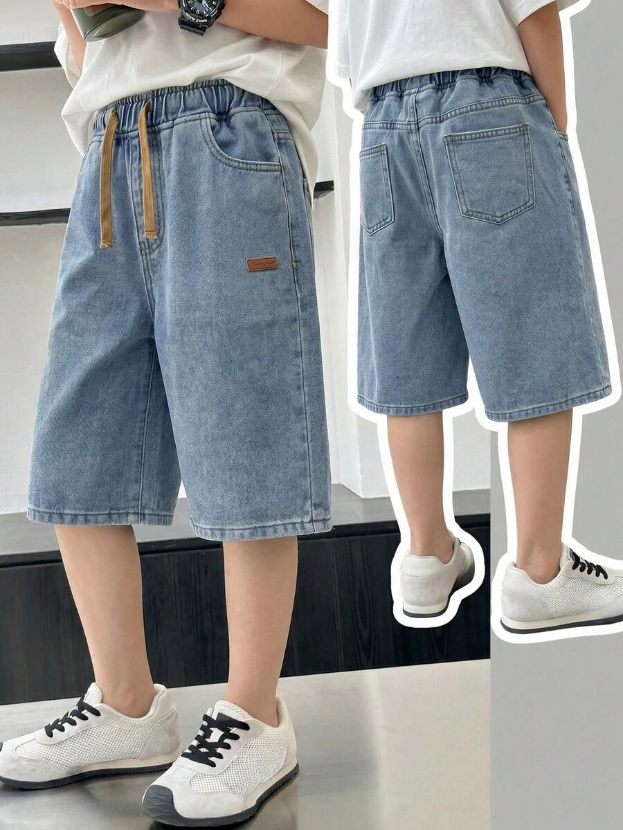 SHEIN Tween Boys' Denim Shorts, Summer New Fashion, Versatile, Collegiate Style, Light Blue Washed , Comfortable Elastic Waistband, Leather Patch & Drawstring Design, Suitable For Daily Wear, Vacation, School, Commute, Gathering - Baby Blue - View 1
