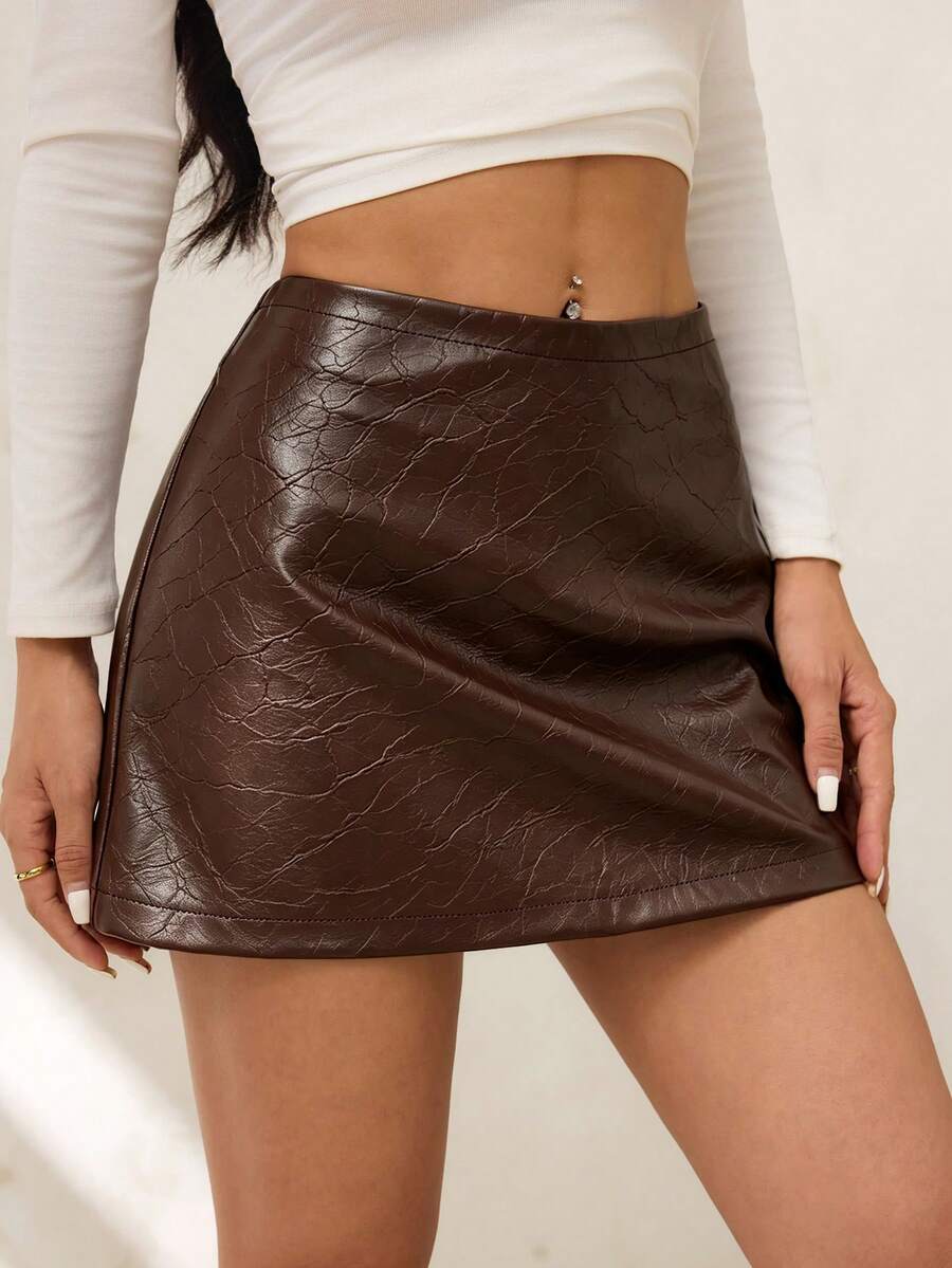 SHEIN PETITE 女款純色PU皮革時尚百搭迷你裙 - 彩色 - 查看 1