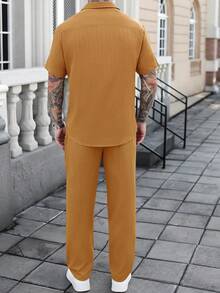 Manfinity Homme 純色紋理條紋休閒度假短袖襯衫與長褲兩件套 - 橘色 - 查看 2