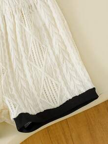 SHEIN 女嬰白色紋理布料黑色精緻馬刺繡上衣與短褲套裝，適合日常休閒與通勤穿著 - 白色 - 查看 12