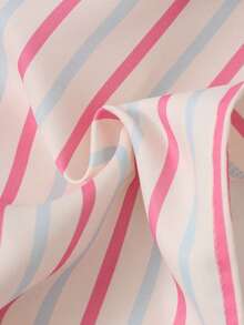 SHEIN 兒童夏季條紋露肩套裝，甜美清爽風格搭配精緻細節。外層為條紋短版露肩開襟衫，配有打結下擺，增添時尚感；內層為純色無袖背心，簡約百搭，打造層次感穿搭。適合夏季居家、外出與聚會穿著。 - 粉色 - 查看 7