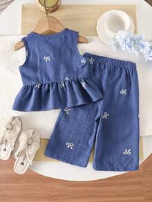 SHEIN Vintaside Kids 女嬰夏季藍色甜美可愛草莓印花條紋無袖荷葉邊上衣與寬腿褲套裝，寬鬆舒適版型，適合日常出遊、休閒旅行、家庭聚會、戶外玩耍及拍照 - 藍色 - 查看 2