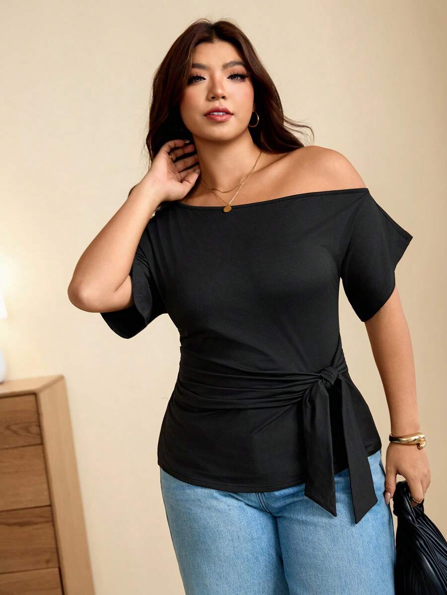 Edennvi Camiseta de talla grande de unicolor minimalista con hombro asimétrico, lazo y fruncido para uso diario - Negro - Ver 1