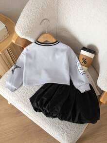 SHEIN 女嬰針織數字圖案V領休閒衛衣＋梭織純色裙 秋冬兩件套 度假派對淺灰色黑色夏季 - 彩色 - 查看 2