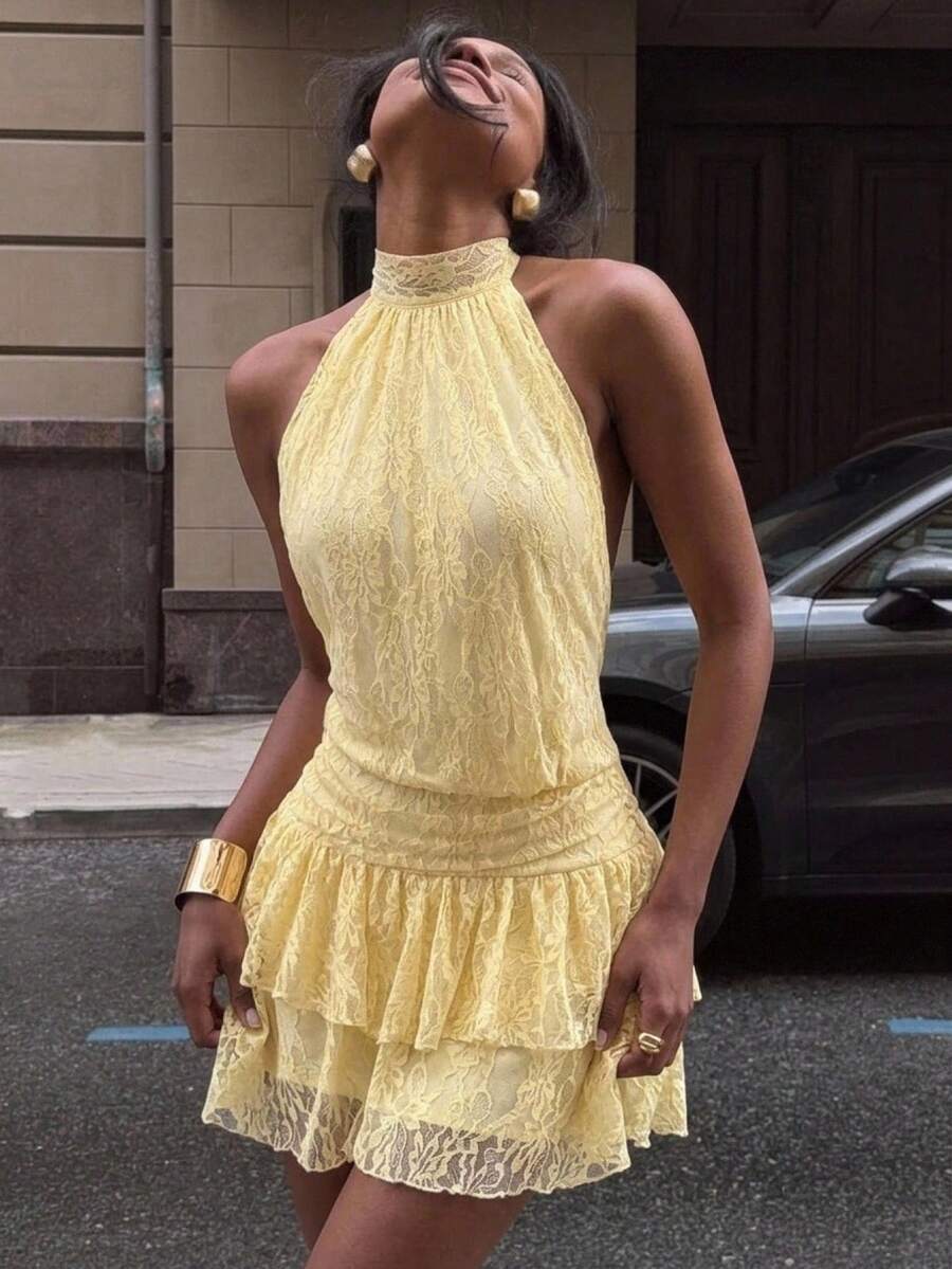 Aloruh 女款性感優雅掛脖設計抓皺腰部荷葉邊雙層下擺迷你洋裝 - 淡黃色 - 查看 1