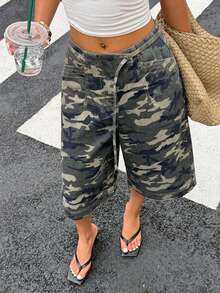 DAZY 女款夏季復古街頭風對比縫線口袋迷彩休閒度假直筒寬腿百慕大牛仔短褲 旅行卡其綠 - 墨綠色 - 查看 2