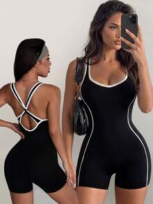 Sirith Jumpsuit Olahraga Wanita Warna Solid Hitam & Putih Kontras Leher Bulat Besar dengan Detail Silang di Belakang - Hitam - View 5