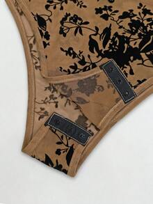 SHEIN Franclia 女士纹理植绒印花露肩长袖连体衣 - 卡其色 - 查看 8