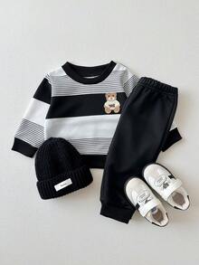 SHEIN Playful Pals 2件組嬰兒男寶寶海軍藍與白色拼色條紋長袖上衣，附可愛熊圖案純色長褲，秋季休閒家庭親子套裝 - 黑與白 - 查看 1