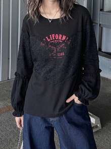 FRIFUL 女款蕾絲拼接字母印花休閒頹廢哥德風日常夜店 T-shirt，黑紅配色夏季圖案短袖上衣 - 黑色 - 查看 4