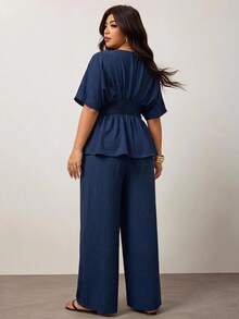 Enliva Setelan 2 Potong Warna Biru Tua Ukuran Plus, Atasan Longgar Lengan Jubah Berkerut Leher V Dalam dan Celana Panjang Lurus Pinggang Tinggi - Biru - View 4