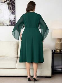 SHEIN Clasi Vestido elegante de talla grande para mujer con decoración de strass en la cintura, cuello redondo y bajo con volantes - Verde - Ver 9