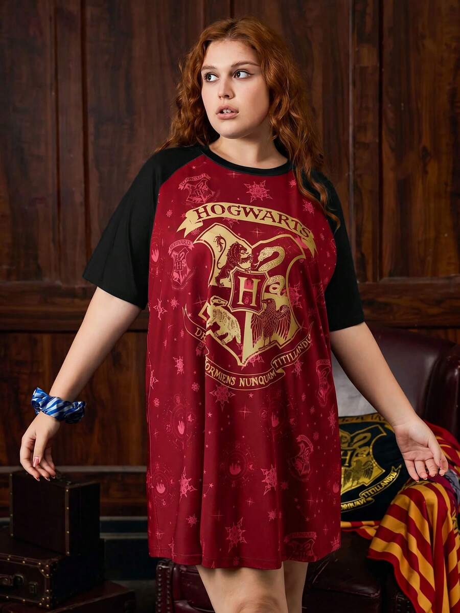 HARRY POTTER X SHEIN 大尺碼字母印花對比色圓領短袖睡裙，舒適百搭 - 紅色 - 查看 1