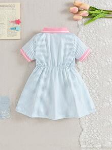 SHEIN 1件少女粉色拼接藍白條紋 Polo 領鈕扣式馬匹刺繡可愛休閒運動韓風優雅時尚甜美洋裝裙，收腰 A 字版型，適合夏季日常外出或室內場合，百搭穿搭 - 藍色 - 查看 4