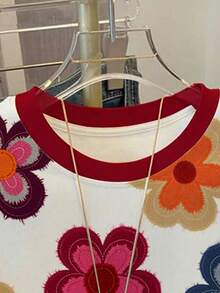 少女圆领撞色滚边印花短袖T恤，适合夏季日常穿着、返校季、与姐妹搭配、度假穿着。印花T恤，女童印花上衣，复古印花T恤，女士印花T恤，印花衬衫。 - 彩色 - 查看 6