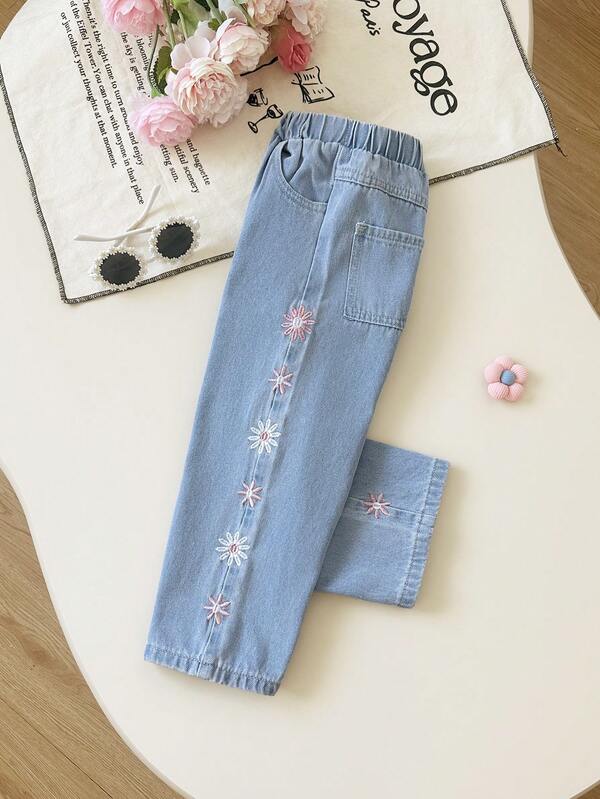 SHEIN 1 buah Celana Jeans Denim Lurus Gaya Preppy Kasual Warna Biru Muda untuk Anak Perempuan dengan Bordir Bunga, Modis, Serbaguna, Pas di Badan, Terbuat dari Kain Katun Lembut, Cocok untuk Liburan, Pakaian Sehari-hari, Sekolah, Perjalanan, Pesta, Festival