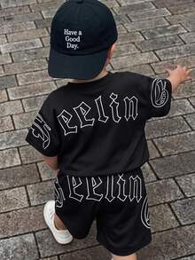 SHEIN 男嬰幼兒 2 件組黑色夏季休閒城市度假套裝 英文圖案針織圓領短袖 T 恤 & 搭配短褲套裝 6M-3T - 彩色 - 查看 1