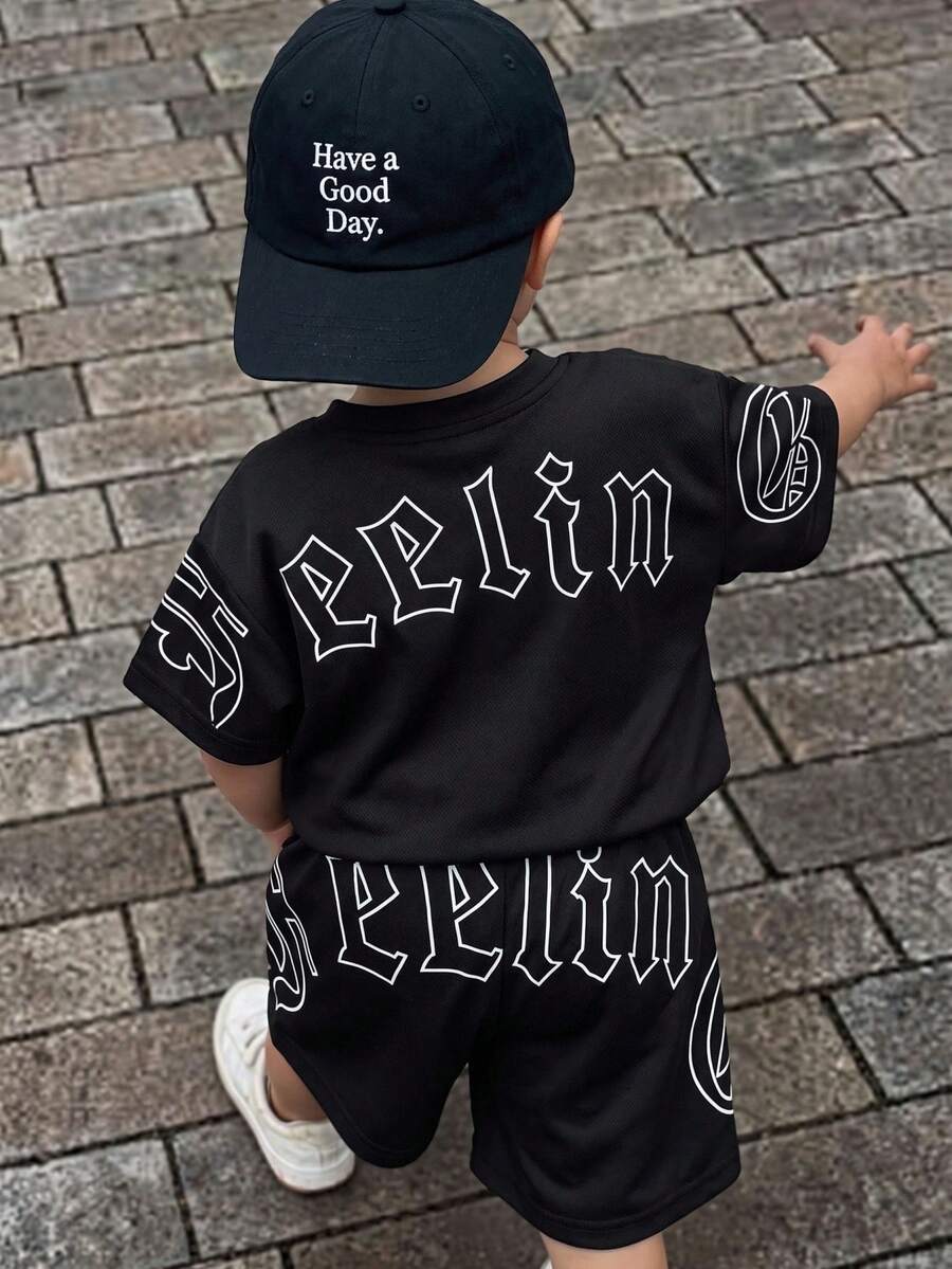 SHEIN 男嬰幼兒 2 件組黑色夏季休閒城市度假套裝 英文圖案針織圓領短袖 T 恤 & 搭配短褲套裝 6M-3T - 彩色 - 查看 1