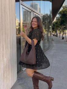 SHEIN CURVE+ 大尺碼V領A字裙擺荷葉袖洋裝，黑色波希米亞風旅行度假休閒教堂教師穿搭泡泡裙，優雅夏季 - 彩色 - 查看 4