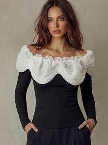SHEIN Franclia 女士优雅通勤露肩黑白撞色波浪荷叶边花卉装饰修身上衣 - 彩色 - 查看 1