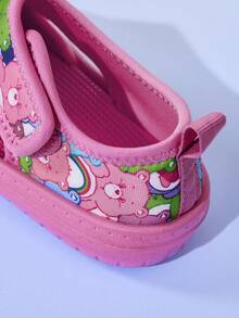 SHEIN X Care Bears 一雙兒童包頭涼鞋，防撞趾頭設計，防滑耐磨透氣沙灘涼鞋 - 玫紅色 - 查看 10