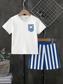 1 Conjunto de ropa de verano popular para niños, con logotipo pequeño en la parte delantera y estampado de sol en la parte trasera, combinado con pantalones cortos a rayas refrescantes. El esquema de colores azul y blanco enérgico aporta vibraciones de vacaciones, adecuado para la playa, salidas, reuniones, ideal para fotos, fácil de combinar y versátil. - Multicolor - Ver 3