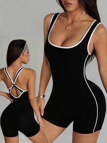 Sirith Jumpsuit Olahraga Wanita Warna Solid Hitam & Putih Kontras Leher Bulat Besar dengan Detail Silang di Belakang - Hitam - View 3