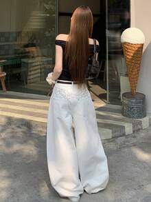 Dazy Tall Celana Jeans Wanita Longgar Putih Kasual Model Lurus dengan Hiasan Bordir di Bagian Belakang (Atasan Lucu) - Putih - View 3
