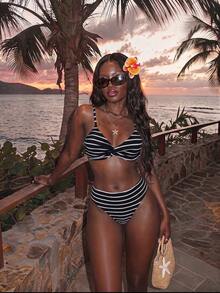 SHEIN Swim 女款條紋比基尼泳衣套裝，適合海灘度假 - 黑與白 - 查看 1