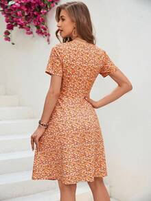 SHEIN VCAY 女款碎花重疊V領短袖休閒度假洋裝 - 橘色 - 查看 3