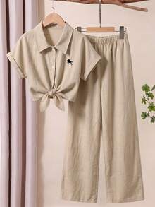 SHEIN 女童 2 件組條紋紋理布料短袖襯衫與休閒長褲套裝，舒適粉色條紋領口鈕扣短袖上衣與蝴蝶結長褲套裝，適合日常穿著，春夏季 - 卡其色 - 查看 4