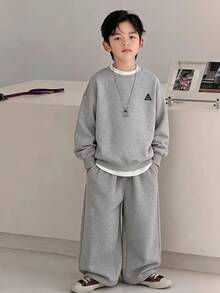 SHEIN Little Byeori 2件組兒童青少年男孩休閒韓風寬鬆2合1長袖圓領上衣與鬆緊腰長褲套裝，適合秋冬春季，適合戶外玩耍、學校、街頭穿搭、派對與休閒穿著 - 灰色 - 查看 3