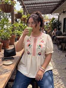 SHEIN CURVE+ 大尺碼花卉刺繡優雅度假風T恤 - 杏色 - 查看 11