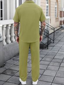 Manfinity Homme Solid Color Textured Striped Casual Vacation Short Sleeve Shirt And Long Pants 2 Pieces Set - Green - View 2