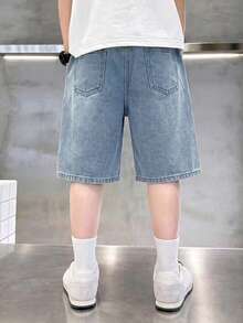 SHEIN Tween Boys' Denim Shorts, Summer New Fashion, Versatile, Collegiate Style, Light Blue Washed , Comfortable Elastic Waistband, Leather Patch & Drawstring Design, Suitable For Daily Wear, Vacation, School, Commute, Gathering - Baby Blue - View 2