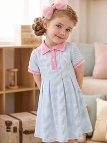 SHEIN 1件少女粉色拼接藍白條紋 Polo 領鈕扣式馬匹刺繡可愛休閒運動韓風優雅時尚甜美洋裝裙，收腰 A 字版型，適合夏季日常外出或室內場合，百搭穿搭 - 藍色 - 查看 5