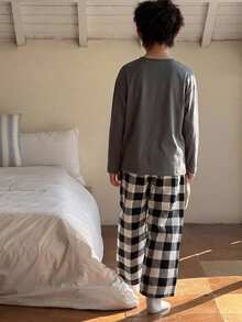 DAZY 大童男孩圓領字母卡通圖案上衣與格紋長褲休閒日常居家睡衣套裝 - 深灰色 - 查看 2